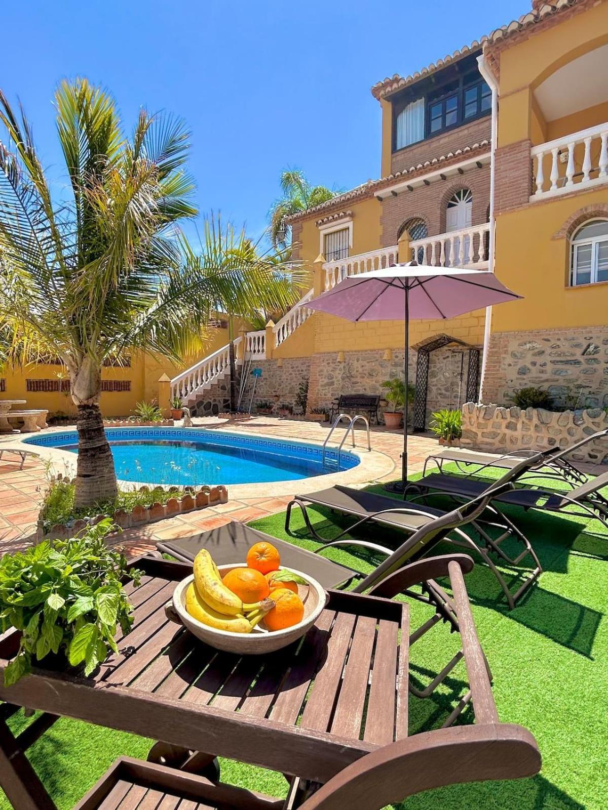 Chalet Con Piscinas Y Vistas De Ensueno Almunecar Exterior photo